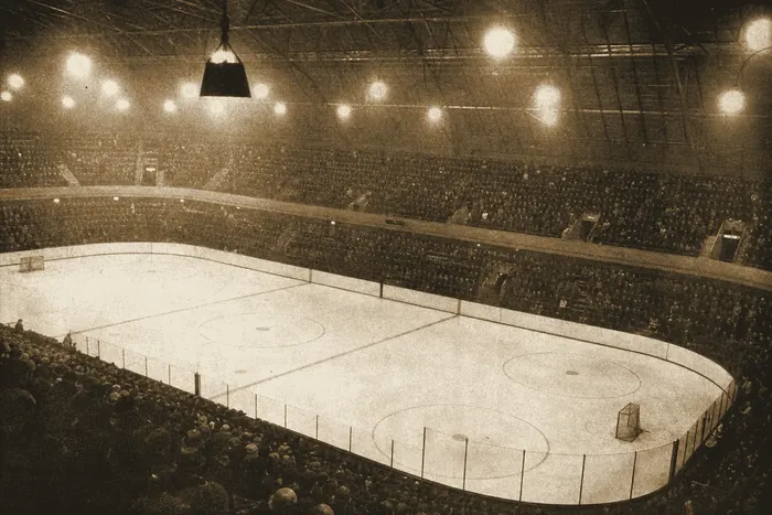 Period archival image accompanying the Toronto Star front page — Henderson Scores for Canada